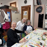 La bénévole d’amour Céline de l’Atelier 19 et Sylvie de l’APRFAE H-Y