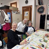 La bénévole d’amour Céline de l’Atelier 19 et Sylvie de l’APRFAE H-Y